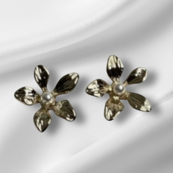 🆕J. Crew Promo Pearl Floral Earrings - Picture 3 of 11